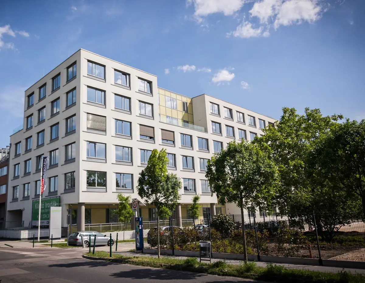 The Alphagon office building on Dombóvári út, Budapest — home of the Tudatos Diák team