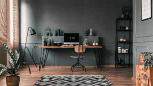 Modern, csendes otthoni iroda, amely ideális a diákmunka keretében végzett koncentrált távmunkához és a produktivitás maximalizálásához.
